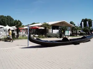 Hu Venezia Camping in Town