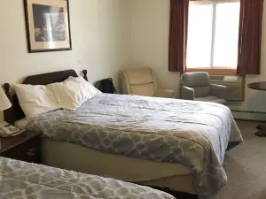 Scully's Manistee Outpost Motel