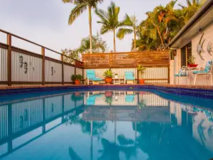 Boyne Island Motel and Villas