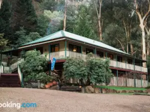 Rustic Refuge Guesthouse