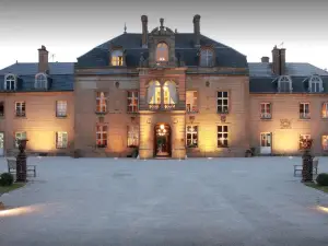 Le Domaine Chateau Du Faucon