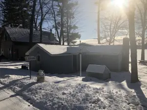 Pearl Beach Quarters- 2 Living Spaces 4 Bedrooms 2 Bathrooms Cottage