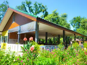 The Country Lake Nature Lodge Hotel