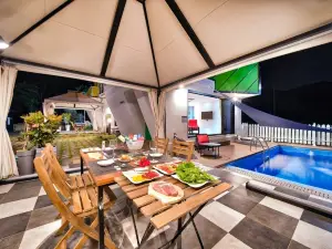 Hwasun the Holiday Pool Villa (2nd Floor Private House, 1 Hour Free of Charge)