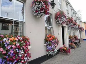 Brogans Bar & Hotel