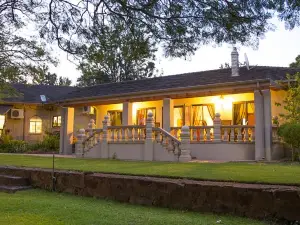 Bush Lovers Lodge
