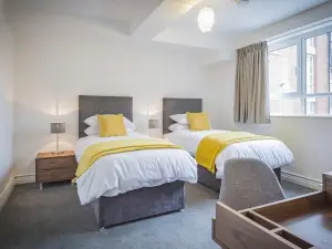 Gordon Moon Suites Bolton Centre Apartments