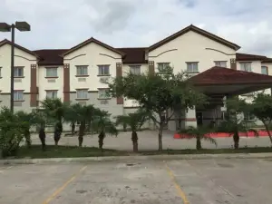 Deluxe Inn & Suites