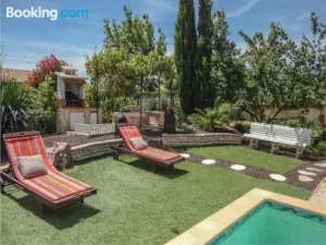 Three-Bedroom Holiday Home in Servian