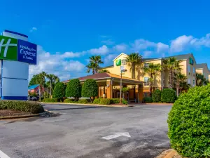 Holiday Inn Express & Suites Destin E - Commons Mall Area