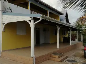 House with 2 Bedrooms in Lamentin, with Enclosed Garden and Wifi - 20 km from The Beach