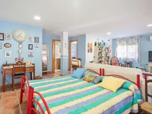Lovely Chalet in Polop with Swimming Pool