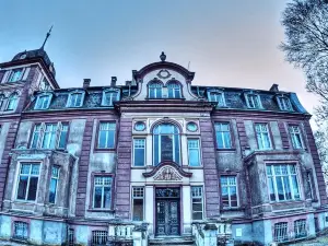 Pałac I Folwark Brzeźnica