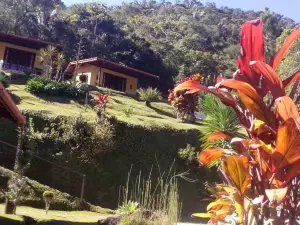 Jardim Real - CHALÉ Para Casal - Cozinha Compacta - diária e Temporada