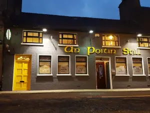 Ridge-Rock Accommodation