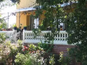 La Maison Jaune