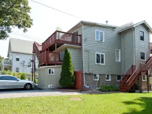 Beautiful Apartment-5 Beds-Full Kitchen-Parking-Super Clean!