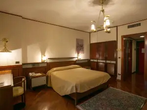 薩爾塞羅酒店