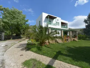 Pegasus Studios & Apartments