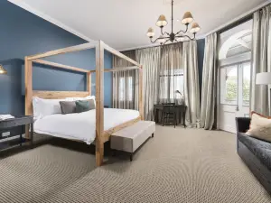 The National Hotel