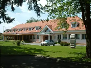 Lipa Hotel es Etterem