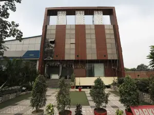 OYO 4924 Maanya Palace