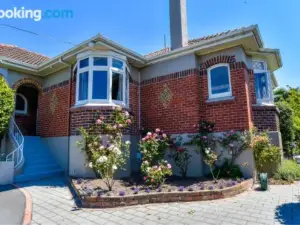 Sunny Mornington 2 Bedroom Guest Suite