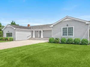 Modern 4 Bedroom Hamptons Villa