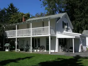 Mariaville Lake Bed and Breakfast