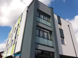 特斯拉酒吧客房旅館