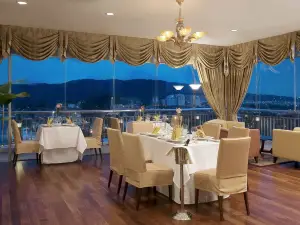 Royale Chulan the Curve