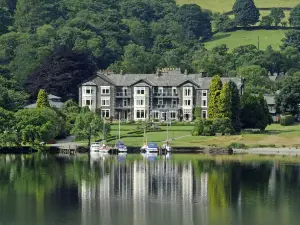 The Inn on the Lake
