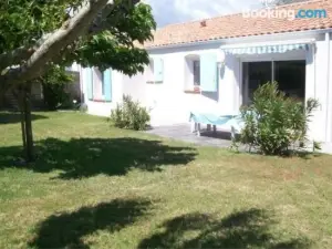 Maison Avec Jardin Clos Proche Plage et Étang - Confort et Tranquillité Assurés - FR-1-231-123