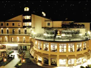 Demy Hotel