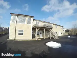 Admiral's Quay Motel & Suites