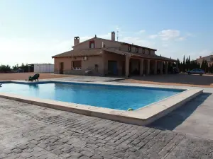 Spacious Apartment in Villarrobledo with Shared Pool