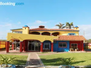 Casa Amarilla