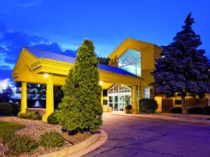 La Quinta Inn & Suites by Wyndham Appleton College Avenue