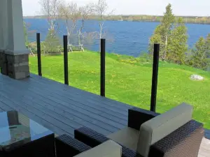 Lakeside Maison