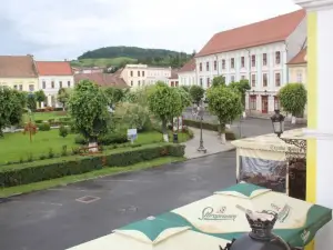 Ferdinand Apartments