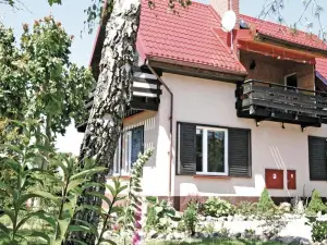 Lovely Home in Wicko with Wifi