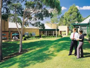 Lakeside Hotel and Conference Centre
