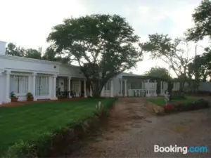 Heatherdale Guesthouse & Shuttle Services