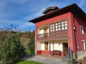 House With 5 Bedrooms in San Román de Villa, With Terrace