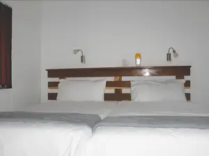 Shikamasha Etosha Game Lodge