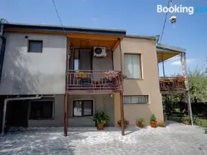 Tinikos Guest House