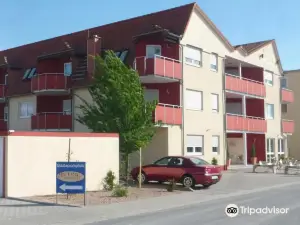 Aviva Apartment Hotel