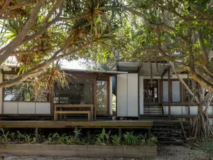 Laguna Beach House by Discover Stradbroke