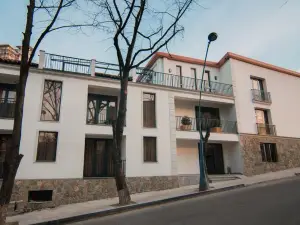 Hotel Tela & Mareli Winery