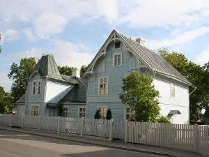 Lahe Guesthouse